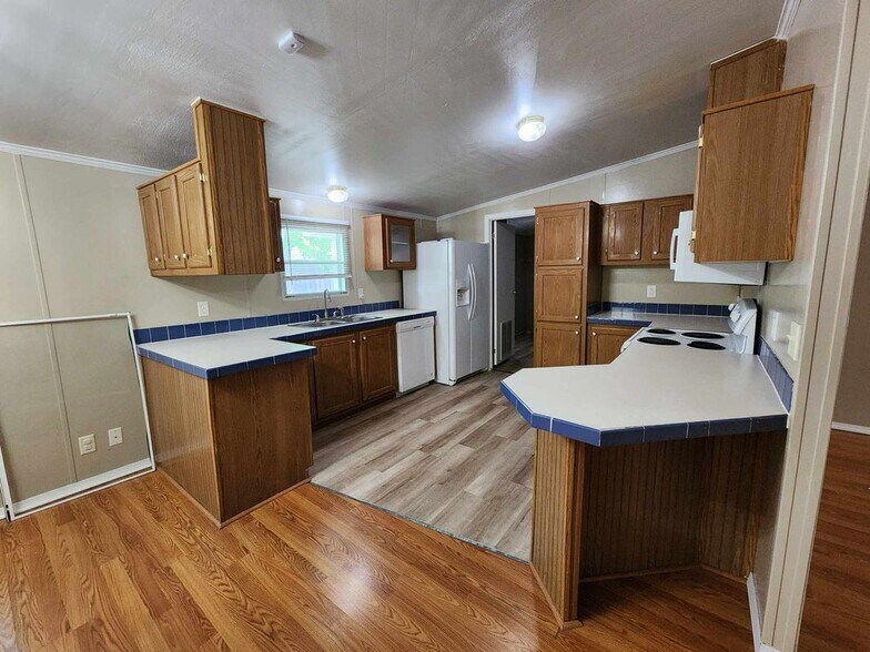 Building Photo - 922 Ashwood Dr