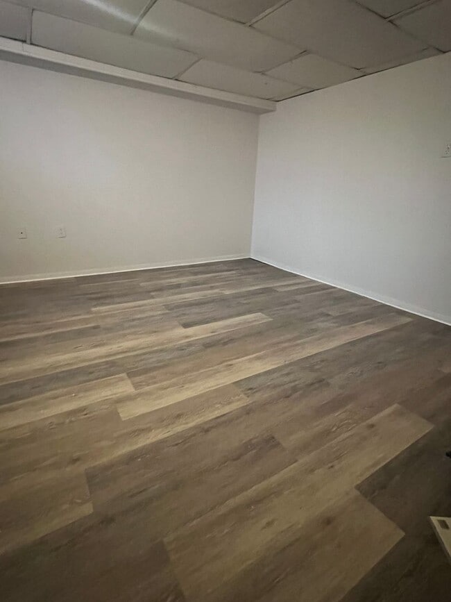 Building Photo - Stunning 3-Bedroom Townhome in Overbrook Park with Finished Basement! Available mid-March!