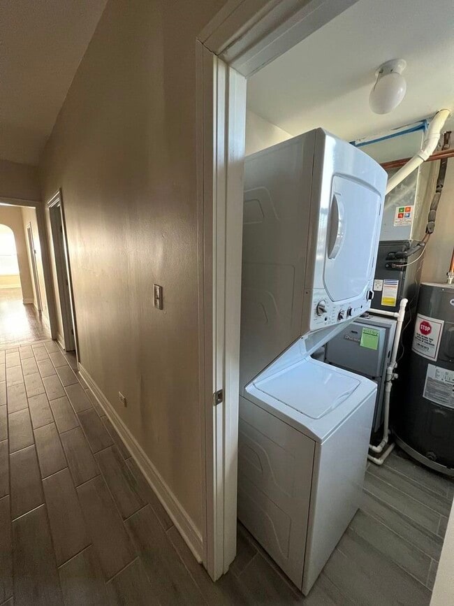 Building Photo - 3306 W Cullom Ave