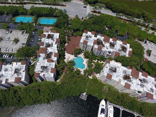 Building Photo - 19555 E Country Club Dr