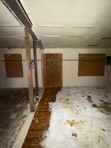Building Photo - 3501 Milbourne Ave