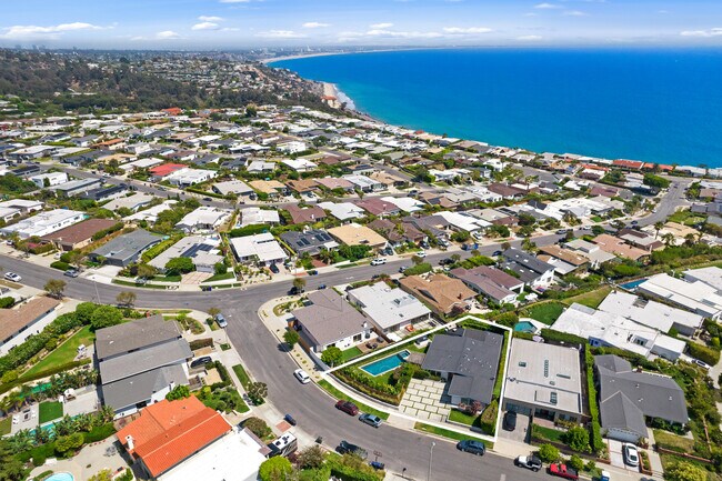 Building Photo - 18320 Clifftop Way