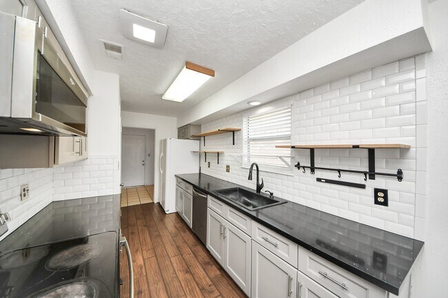 Building Photo - 6230 Grandvale Dr