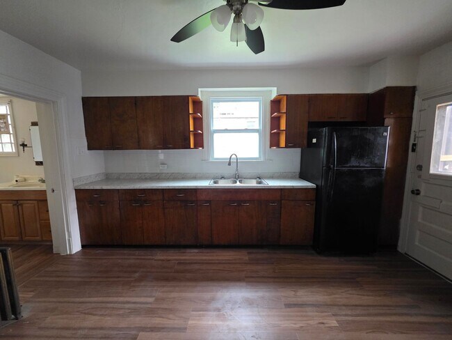 Building Photo - Efficacy apartment for rent in Clariton Pa