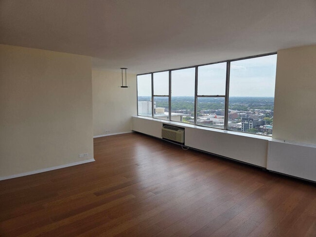 Building Photo - 5757 N Sheridan Rd