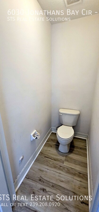 Building Photo - 6030 Jonathans Bay Cir