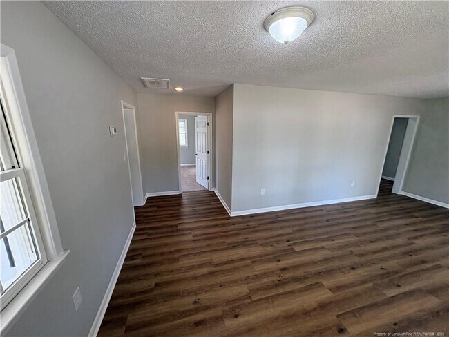 Building Photo - 2690 Belhaven Rd