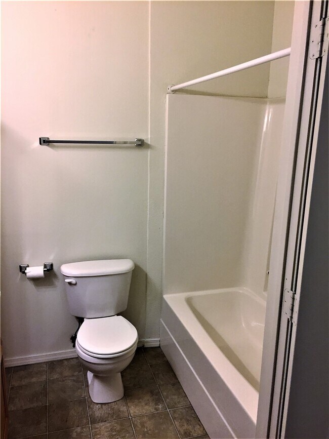 Building Photo - 1774 N Gregg Ave