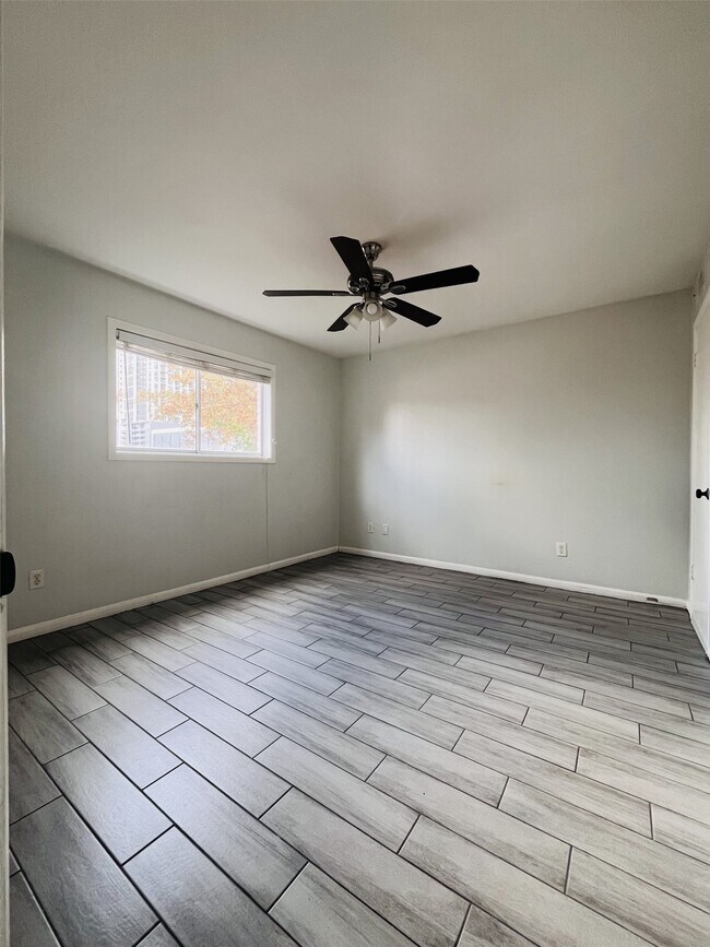 Building Photo - 5123 Del Monte Dr