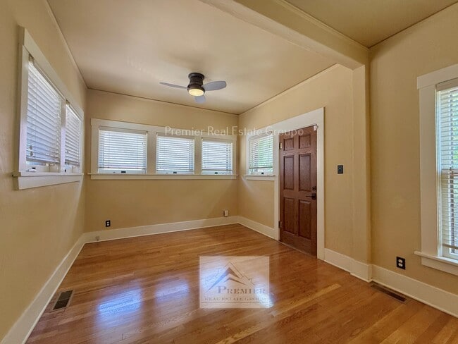 Building Photo - 429 E San Rafael St