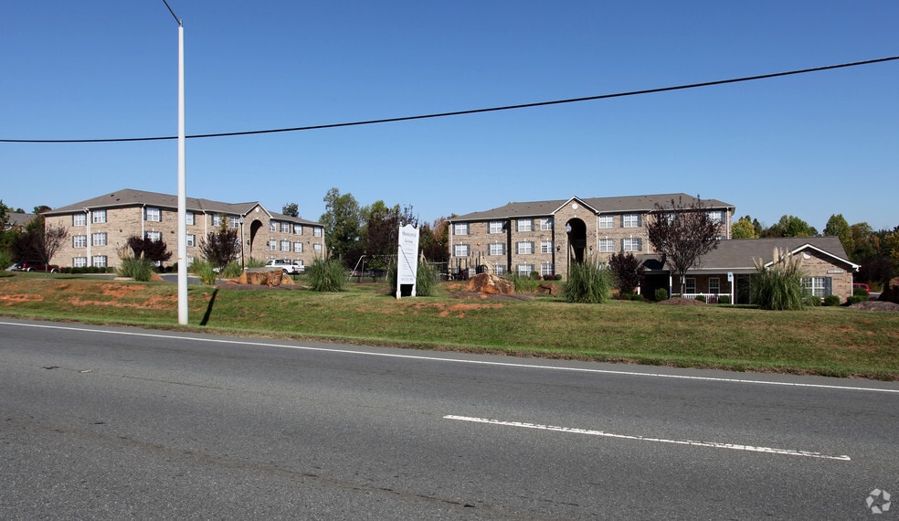 Stonecrest Apartments 320 W 11th St Siler City NC 27344 Apartment