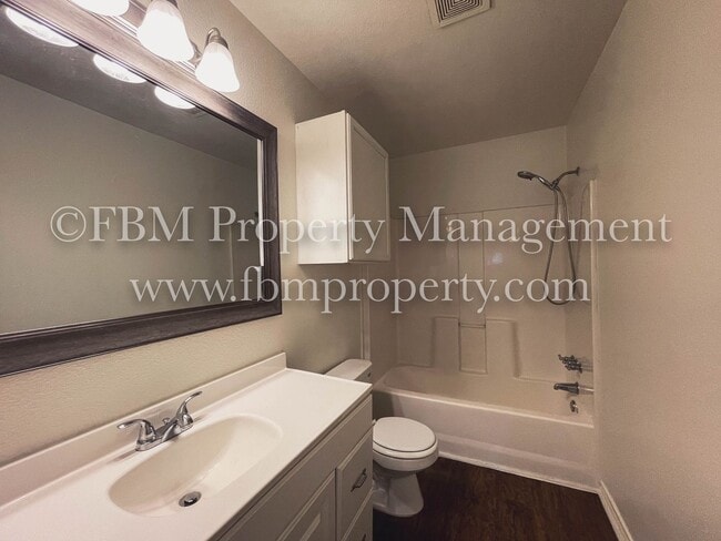 Building Photo - 204-206 West Lamar St