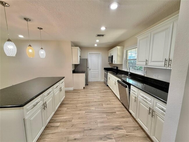 Building Photo - 2810 Flowertree Rd