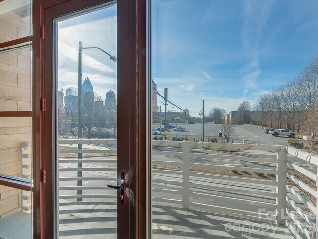 Building Photo - 710 W Trade St