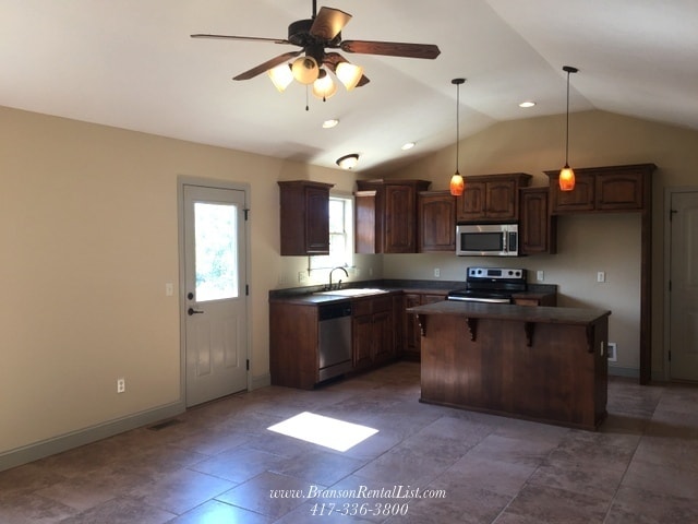 Building Photo - Fresh New Look - 4BR 21/2 Bath