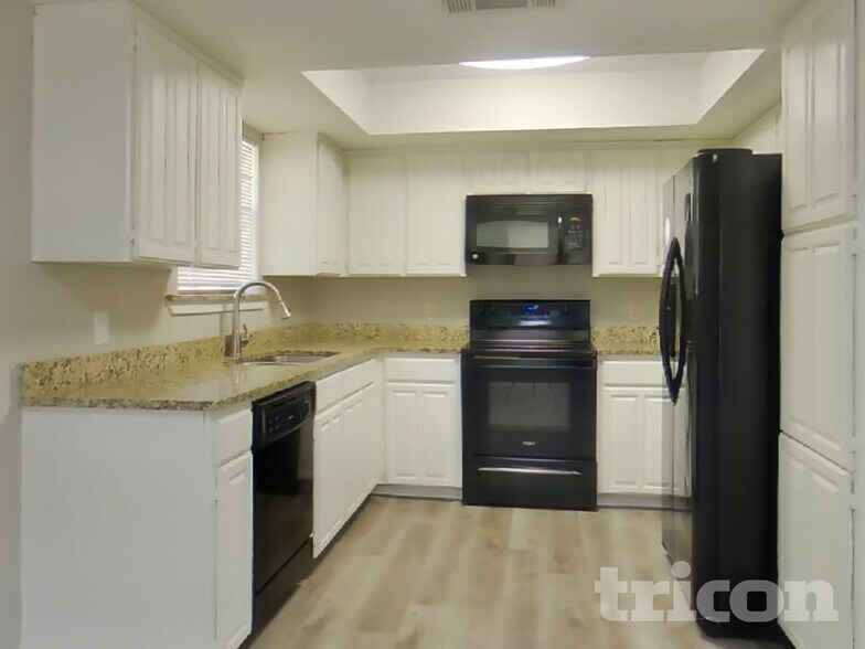 Building Photo - 934 Robinwood Dr