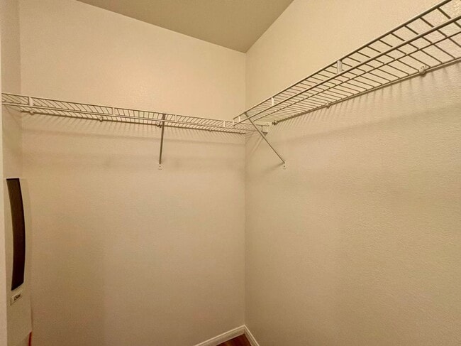 Building Photo - Nice two-story single-family house