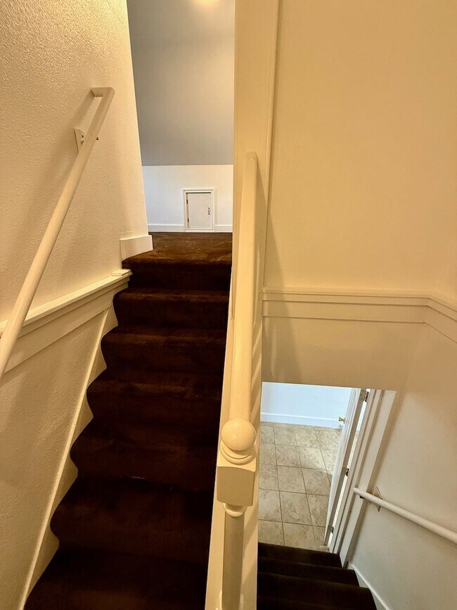 Building Photo - Beautiful 3 Bed 2 Bath Spokane Home w/ Detached Garage and Large Fully-Fenced Yard!