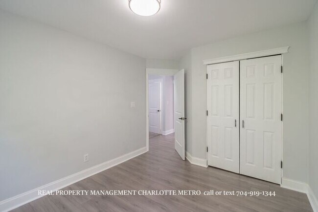 Building Photo - 3BR Townhome - Lake Living in Vineyard Point with Boat Slip Access Near Lake Norman