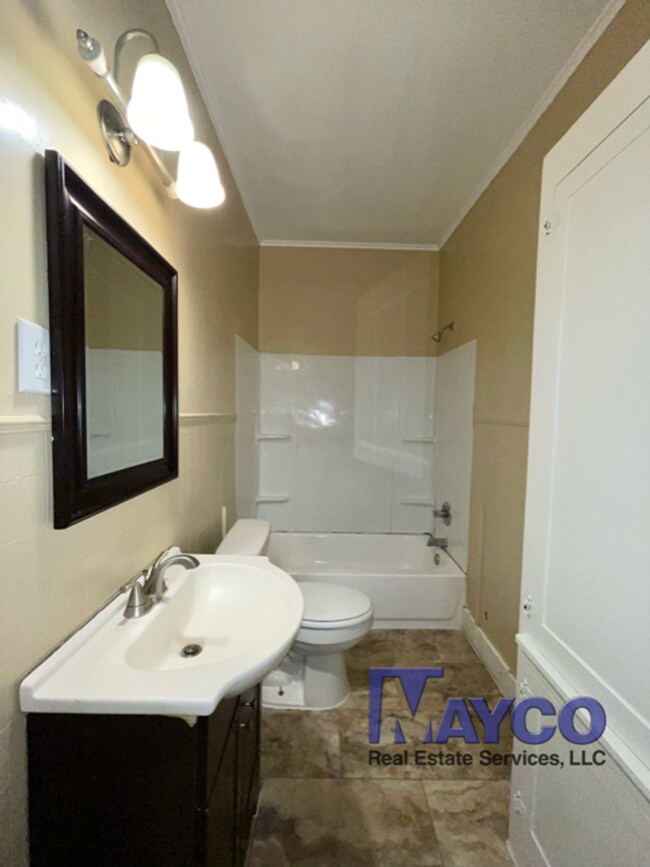 Building Photo - 640 Kirby Pl