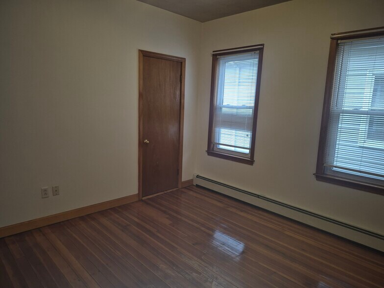 Building Photo - 105 3rd St