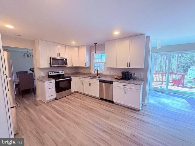 Building Photo - 204 Bosun Cove