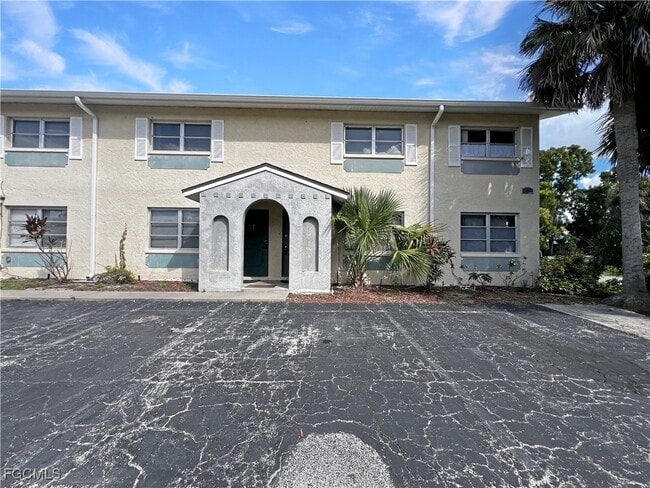 Building Photo - 6635 Warwick Cir