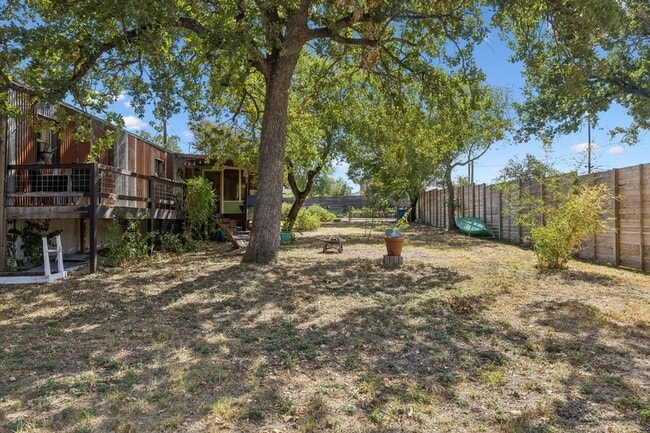 Building Photo - 1106 Minnie Dr