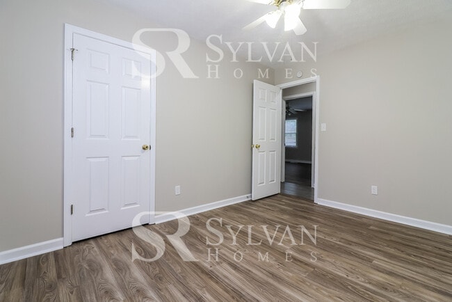 Building Photo - 98 Silverthorne Pl