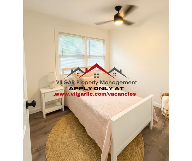 Building Photo - 4 full bedrooms, 1 full bathroom home in H...
