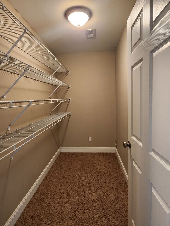 Building Photo - Maryville 37801 - 3 bed 2 bath home with a...