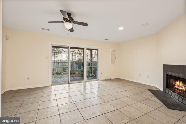 Building Photo - 3314 Major Denton Dr