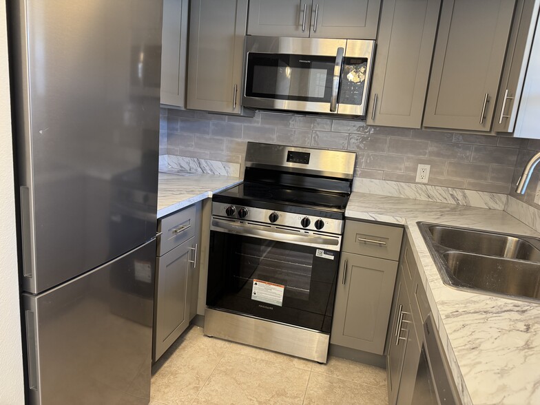 Building Photo - 5154 Turquoise Ln