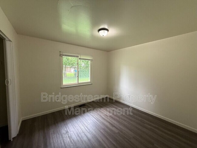 Building Photo - 1214 Case Ave