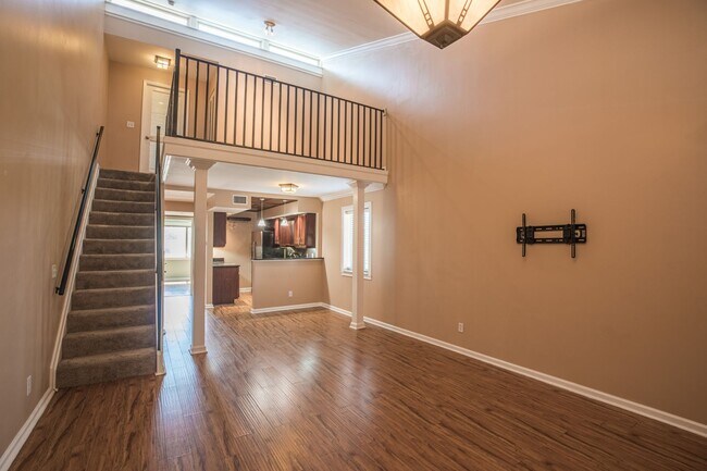 Building Photo - Adorable condo, waterfront view