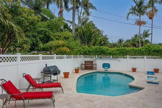 Building Photo - 1900 N Victoria Park Rd