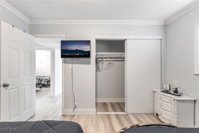 Building Photo - 2419 E Vegas Valley Dr