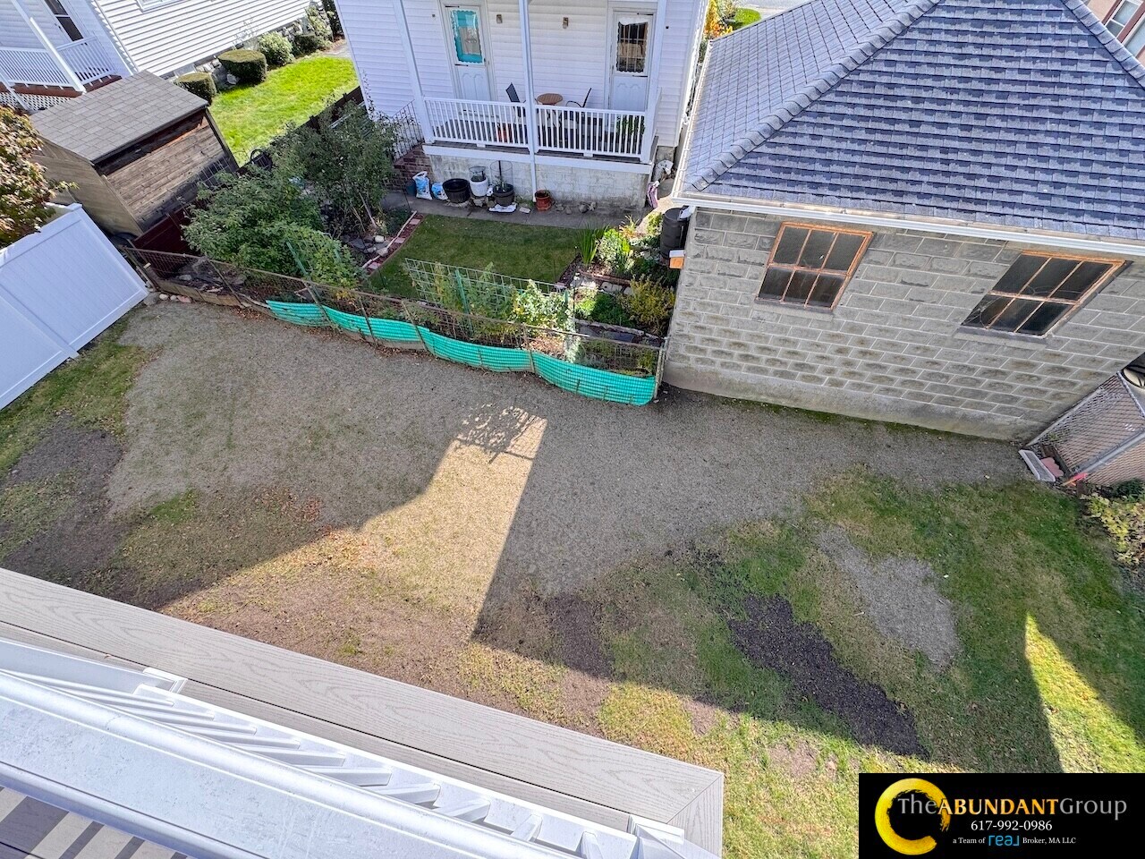 Building Photo - 14 White St