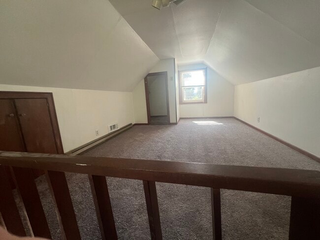 Building Photo - Spacious 2 Bed/ 1 Bath House For Rent!