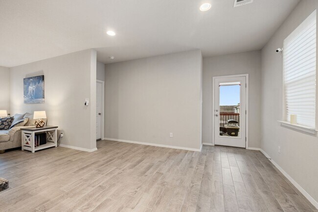 Building Photo - 408 Black Opal Dr