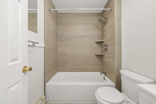 Building Photo - 37 Pearsall Ave