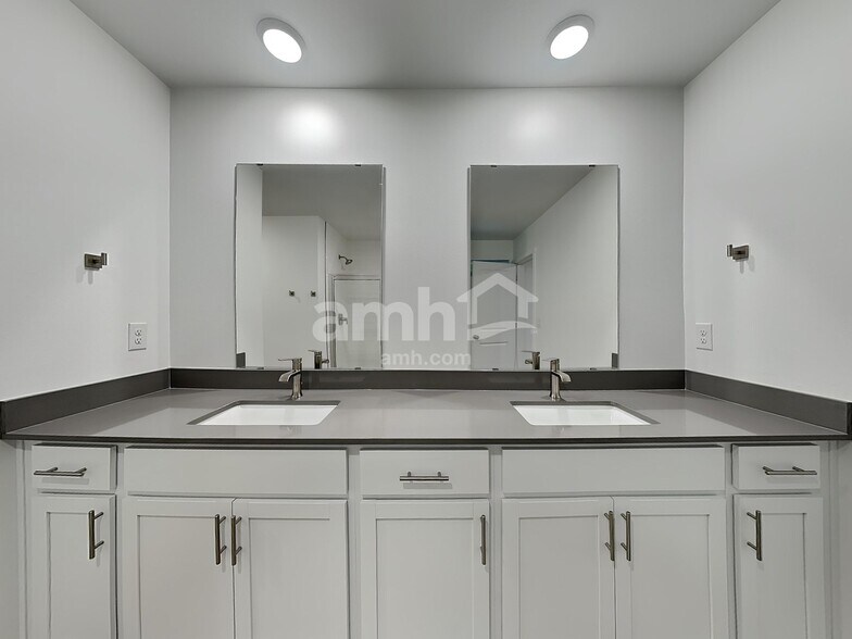 Building Photo - 7722 Brenden St SW