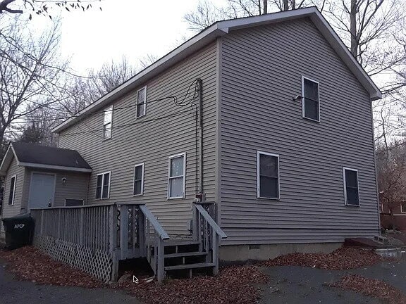 Building Photo - Spacious 4-bedroom, 2-bathroom contemporary home is available for rent