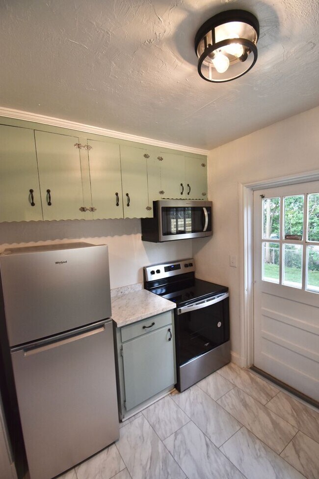 Building Photo - 219 E 6th Ave