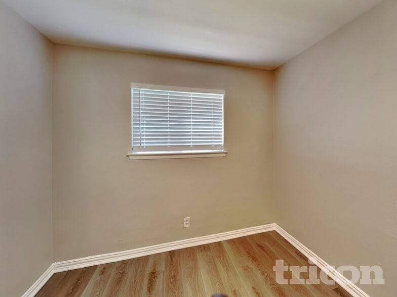 Building Photo - 902 Woodbrook St