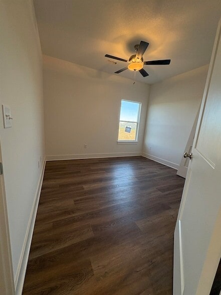 Building Photo - 4833 N Vassar Ave