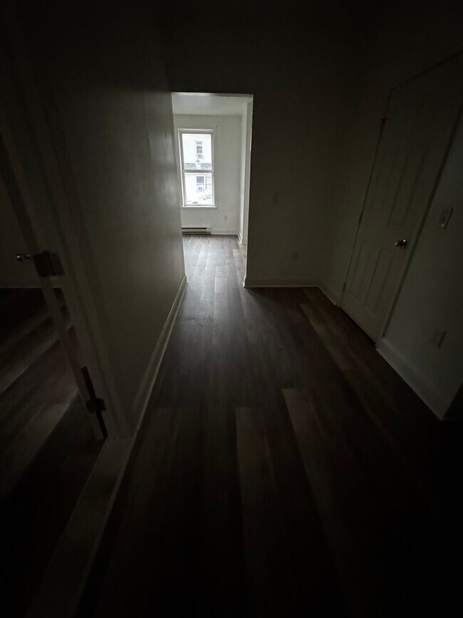 Building Photo - 370 N 10th St