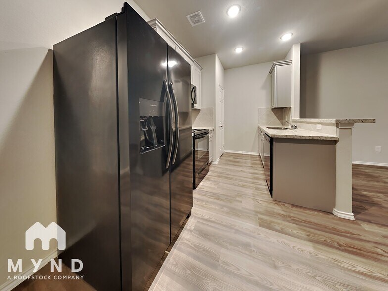 Building Photo - 413 E Avenue G Ave