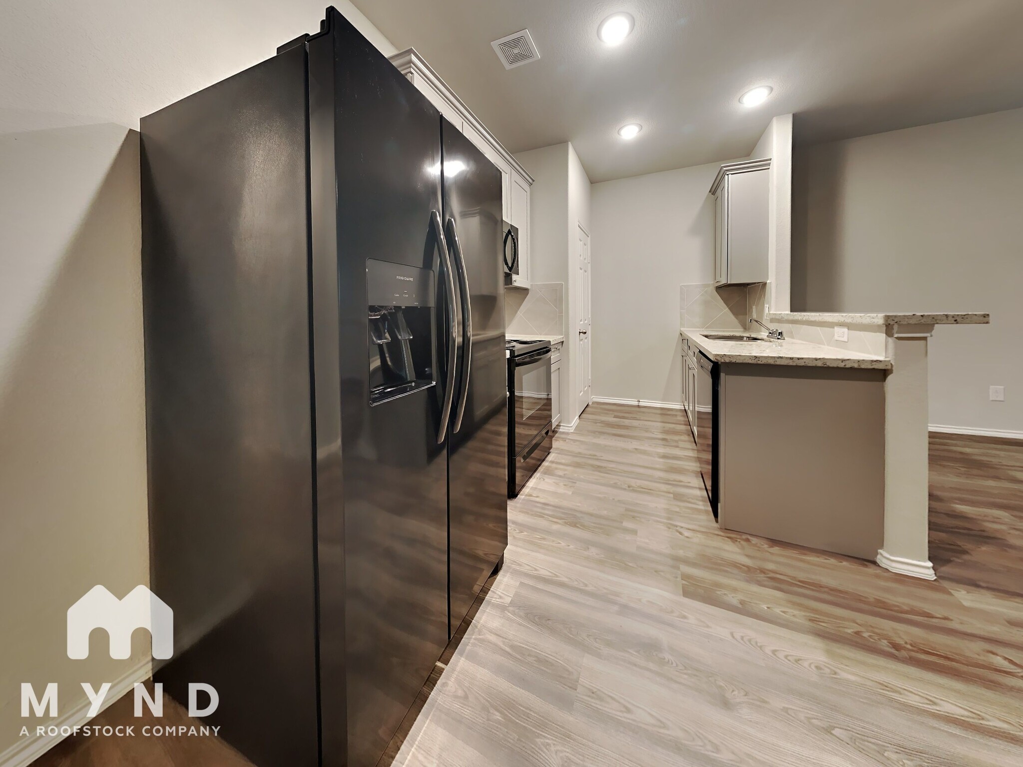 Building Photo - 413 E Avenue G