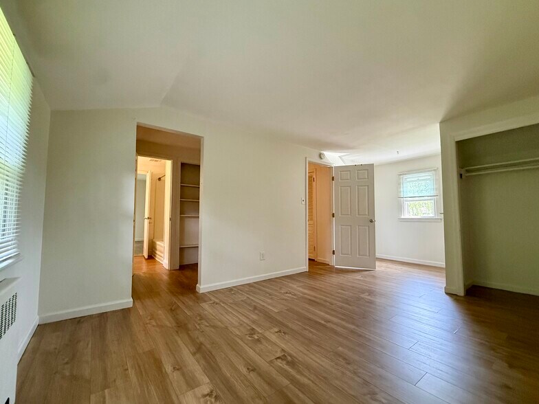 upstairs bedroom - 8 Connell Cir